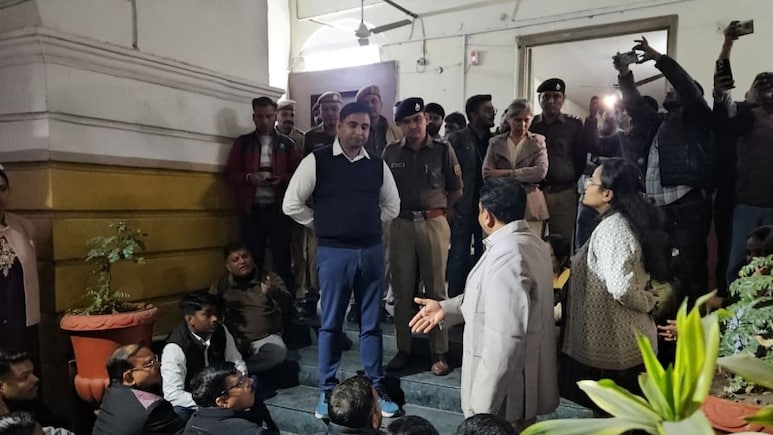 अजमेर में  XEN की पिटाई के बाद समर्थन में आए कई विभागों के अधिकारी, 8 विधानसभा क्षेत्र में विकास कार्य ठप