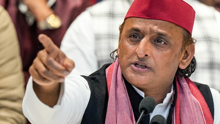 'PDA का नाम काटने की साजिश रच रहा चुनाव आयोग', SIR पर अखिलेश का बड़ा आरोप, BJP का पलटवार