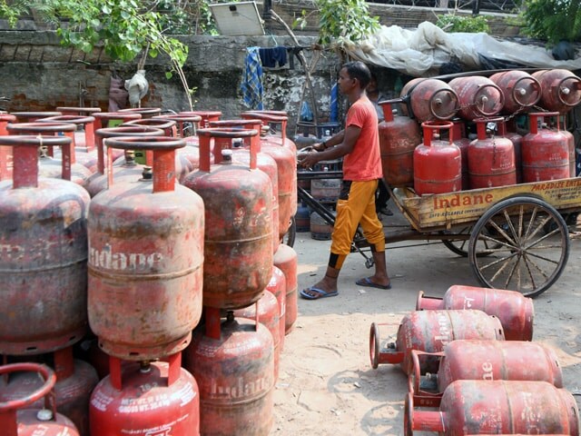 Commercial LPG Cylinder Prices Slashed By Rs 91.50 In Delhi