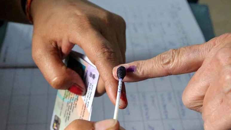 यूपी पंचायत चुनाव कब होंगे?  SIR के बाद चुनाव आयोग ने कसी कमर, प्रधान, BDC और जिला पंचायत चुनाव की तैयारी