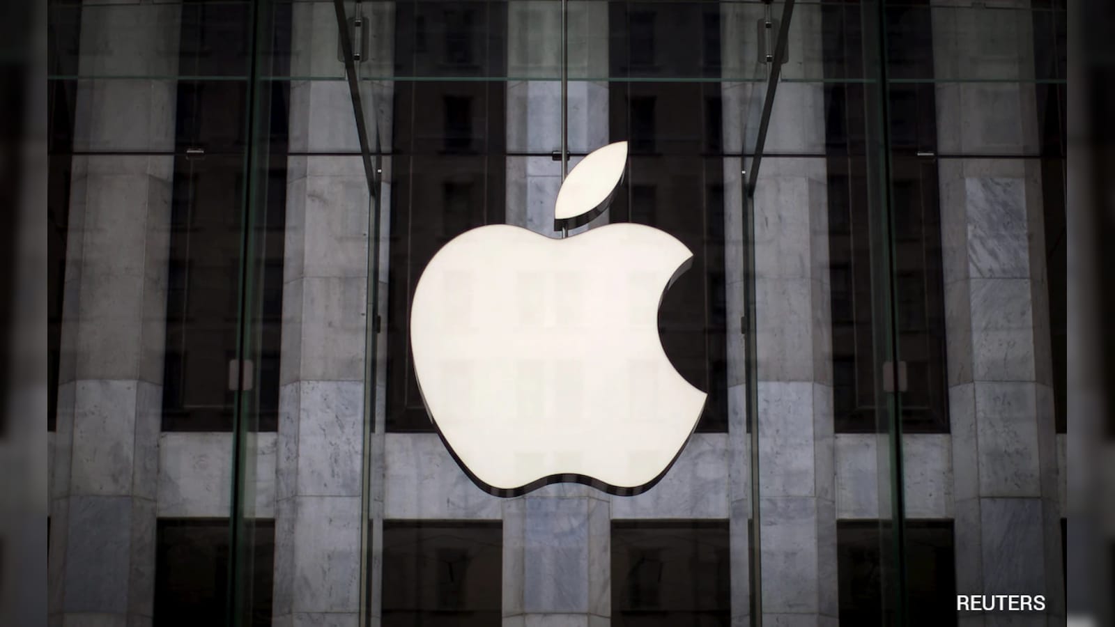Apple Briefly Becomes Second Company Ever To Notch  Trillion Market Value