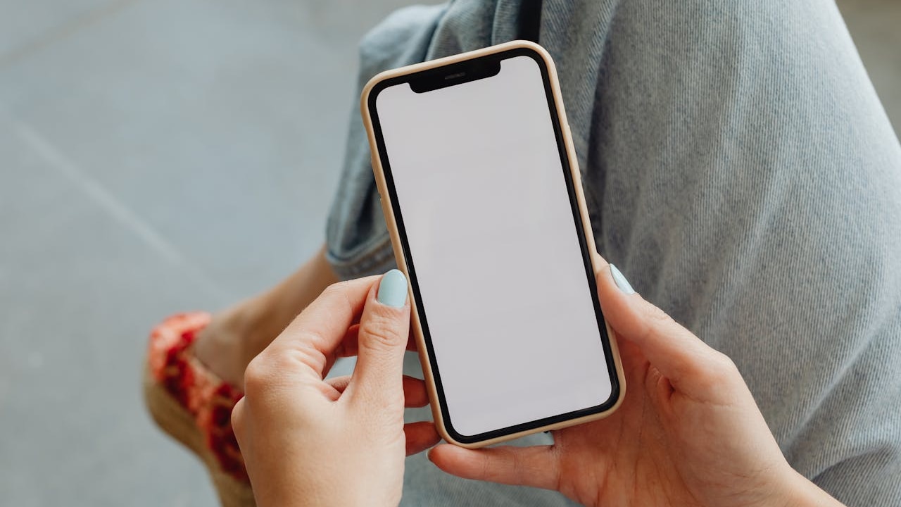 Is iPhone 17 Really Available For Rs 45,900 In India? Heres The Truth Behind The Offer