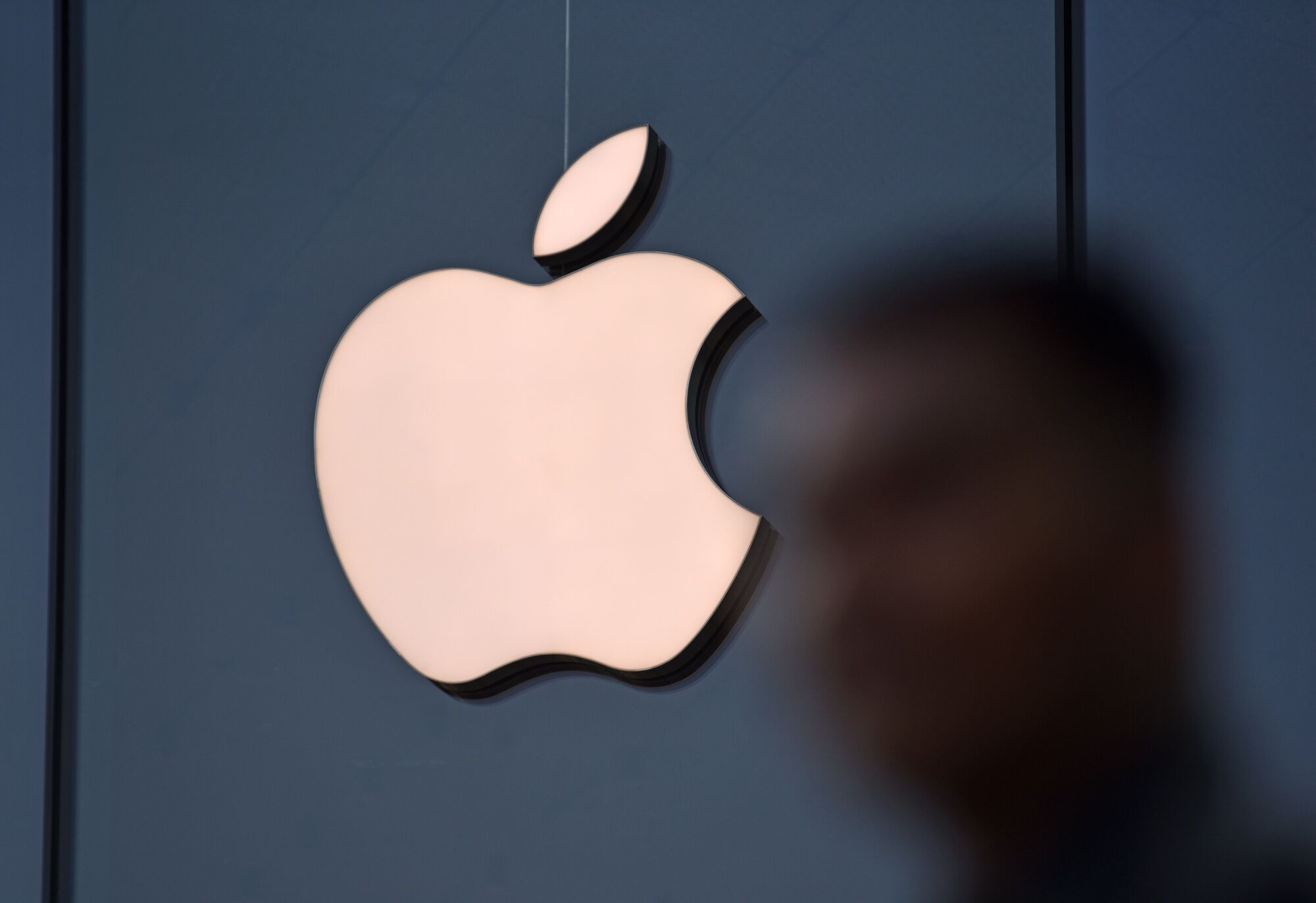 Apple Executive Who Invented iPhone Screen and Touch ID Is Leaving