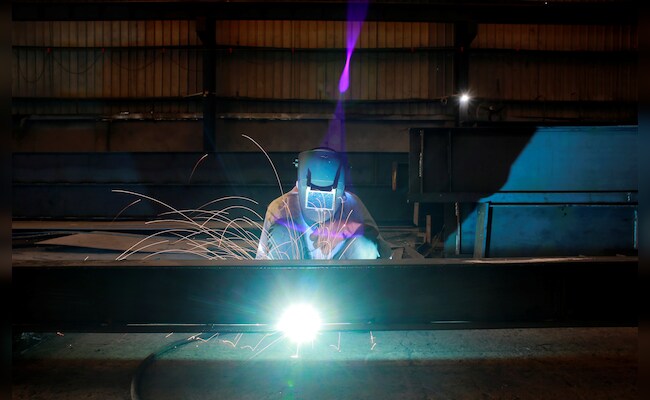 Industrial Output Falls To 4.3% In December