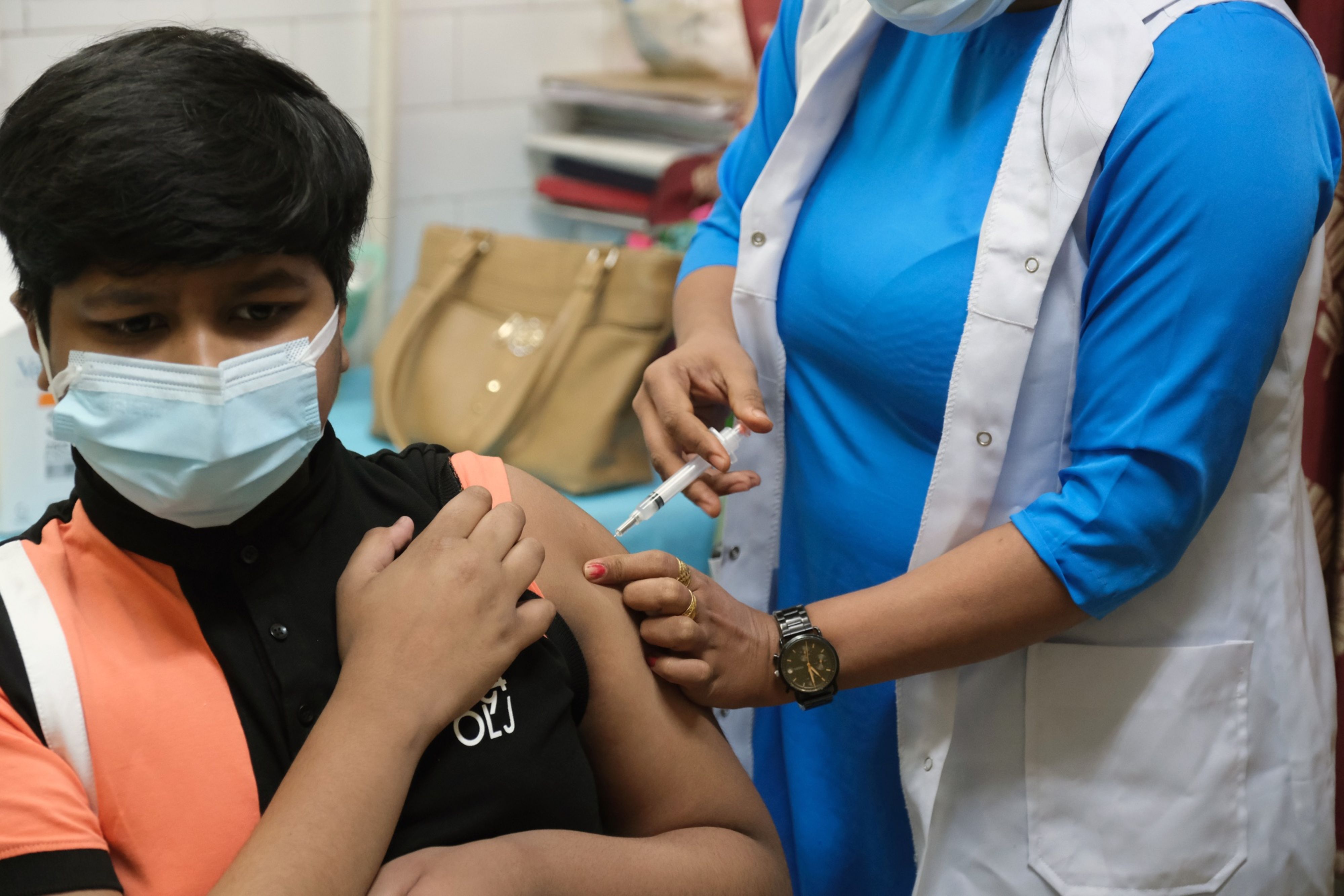 Covid-19 India Updates: Daily Cases Stay Around 2,000; Vaccine Coverage Nears 181 Crore