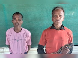 42 लाख के इनामी दो कुख्यात नक्सलियों का समर्पण; CRPF शिविर में डाले हथियार