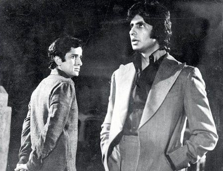 अमिताभ बच्चन का दोस्त था कपूर खानदान का सबसे छोटा बेटा, 4 साल की उम्र में शुरू की एक्टिंग, बने बॉलीवुड के सुपरस्टार