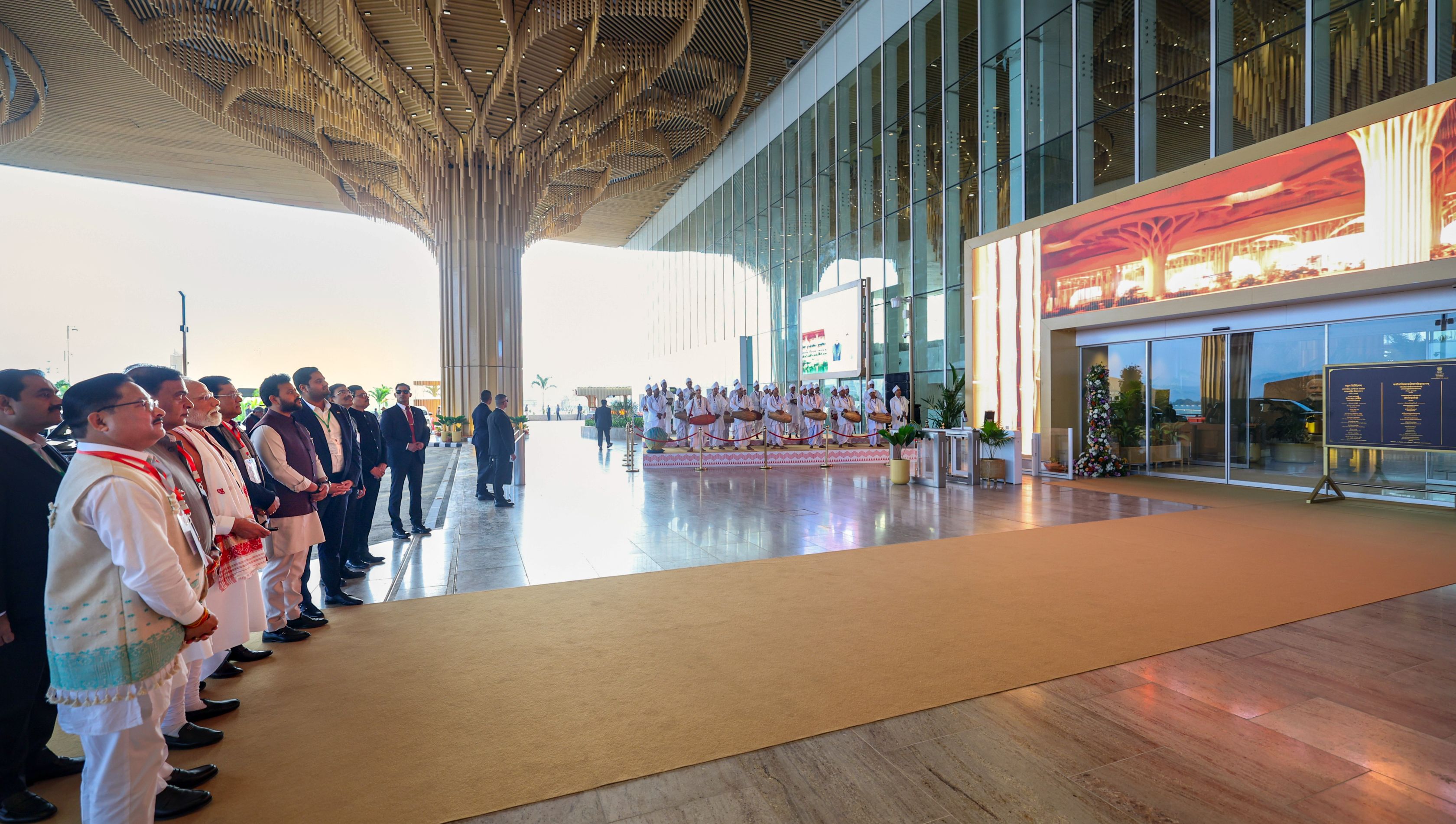 पीएम मोदी ने गुवाहाटी एयरपोर्ट टर्मिनल के डिजाइन का फरवरी में अनावरण और शनिवार को उद्घाटन किया. 