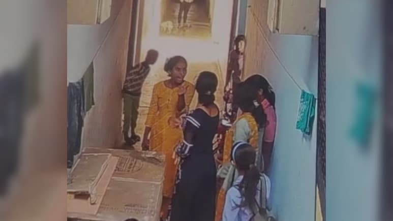 गाजियाबाद में बिल्ली को लेकर महिलाओं के बीच हो गया दंगल, जमकर मारपीट