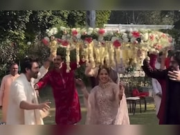 Kartik Aaryan's Sister Walks Down The Aisle To Her Brother's Hit Song <i>Tera Yaar Hoon Main</i>. Watch