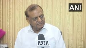 होलिका दहन और दाह संस्कार से पर्यावरण को नुकसान... सपा सांसद के बयान पर हंगामा, जानिए गिरिराज सिंह ने क्या कहा