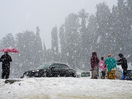 कश्मीर में 40 दिनों तक पड़ेगी हड्डी गलाने वाली ठंड, घाटी में बारिश के साथ हुई चिल्ला-ए-कलां की शुरुआत