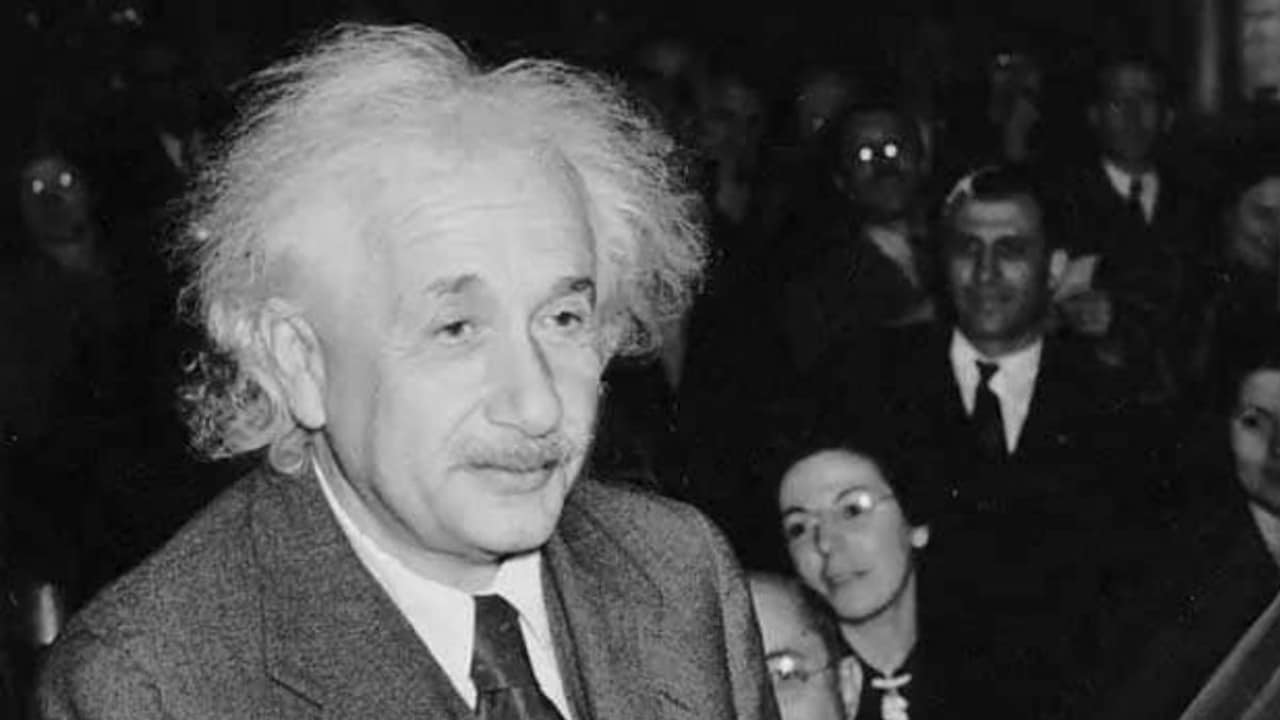 विज्ञान ने भी माना, रोजाना की इन 2 आदतों की वजह से जीनियस थे Albert Einstein