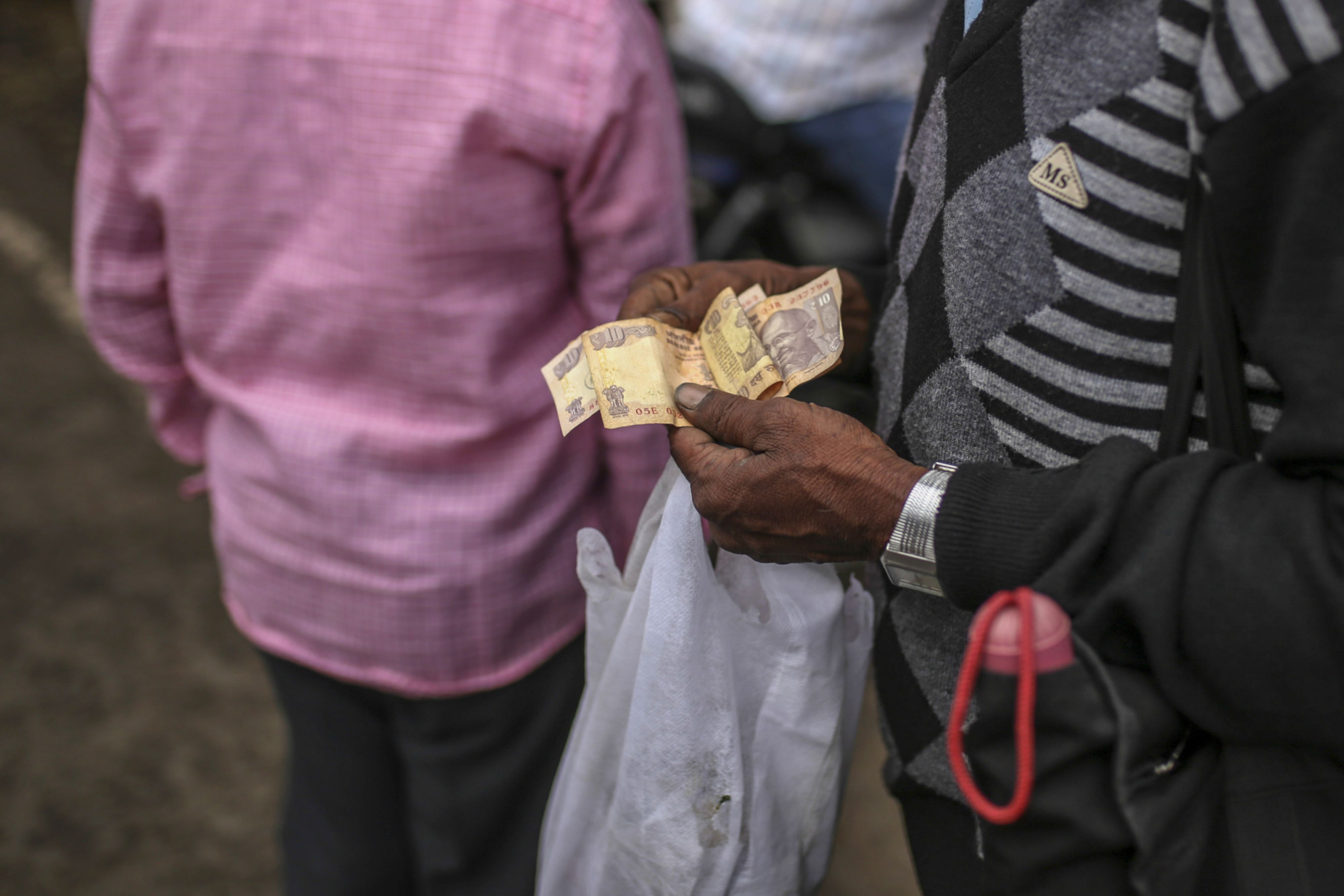 SIP Inflows Drop For Sixth Month In September; Investors Prefer To Maintain Liquidity