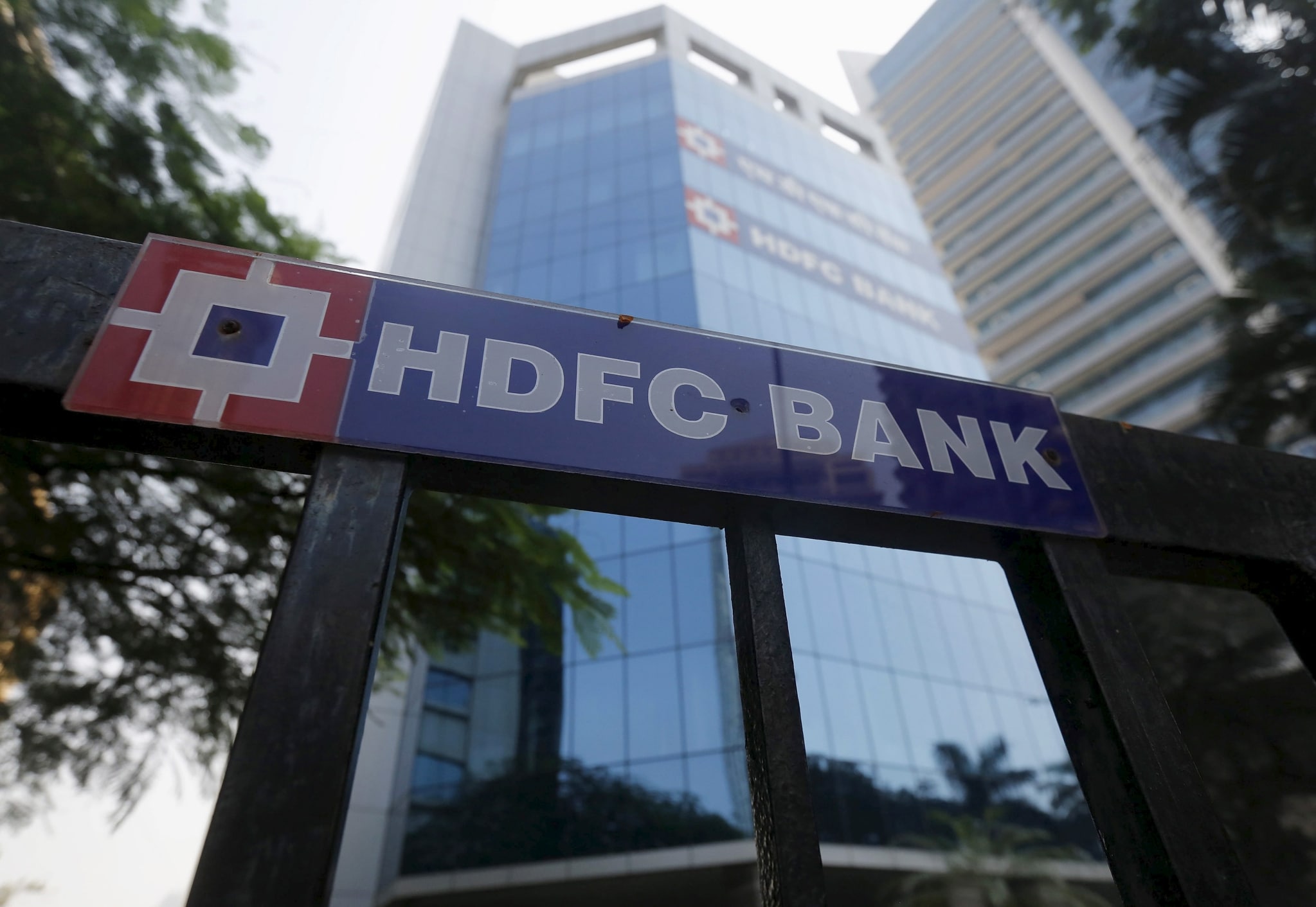 HDFC Bank's Sashidhar Jagdishan Highest Paid Bank CEO In FY23 With Rs 10.55 Crore Pay