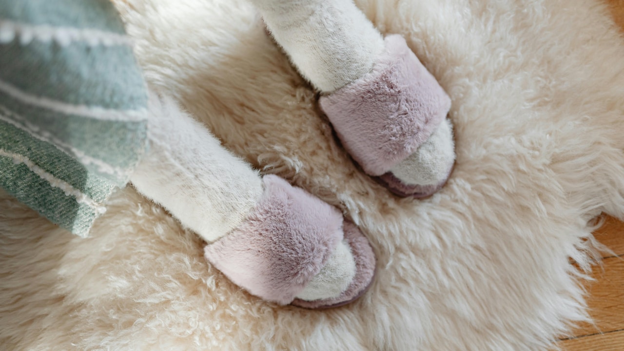 Best Indoor Slippers For Winter: 8 Cosy Picks For Cold Floors Best Indoor Slippers For Winter: 8 Cosy Picks For Cold Floors