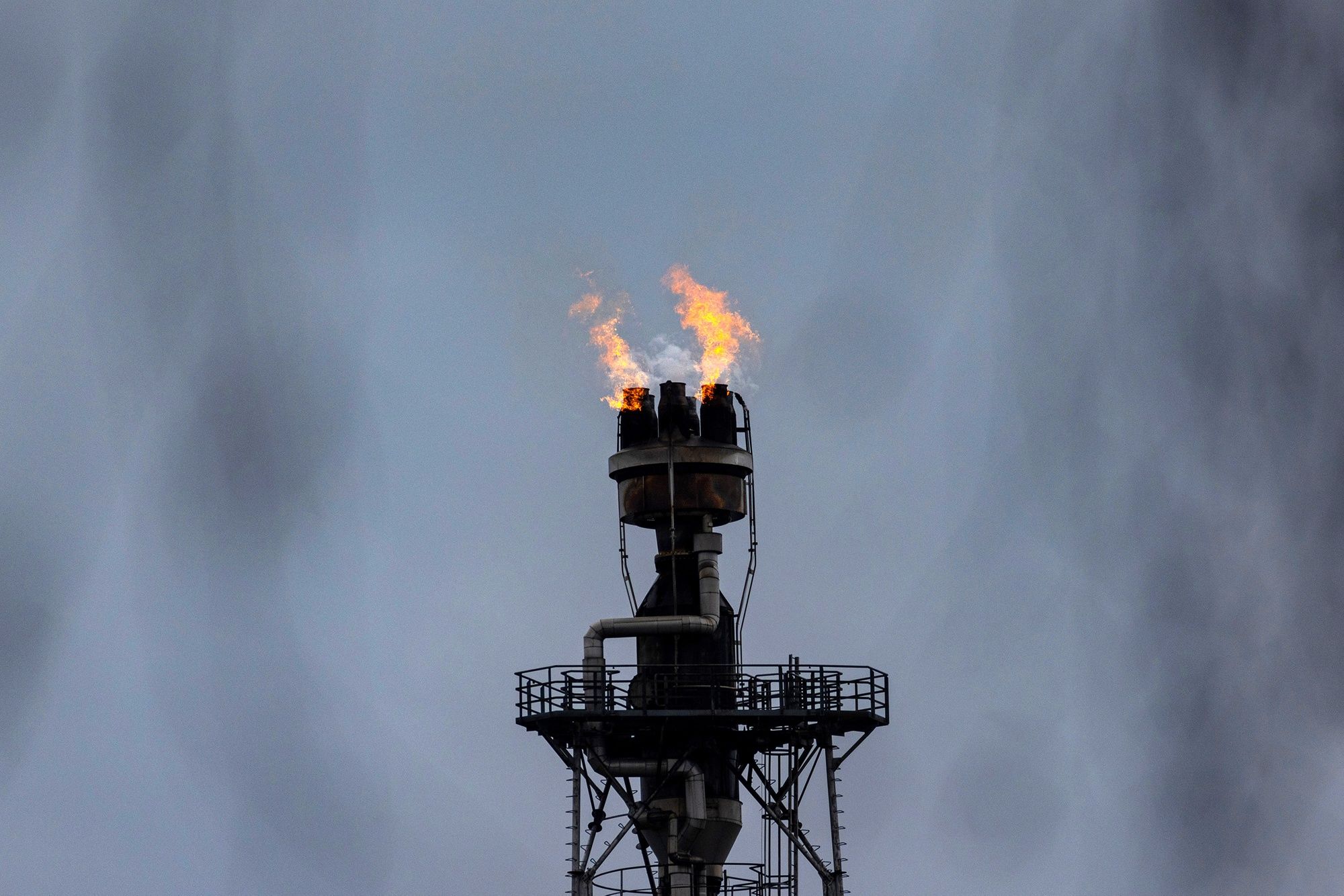 Citi Rebuffs Calls For $100 Oil As Goldman Lifts Outlook On OPEC Cut