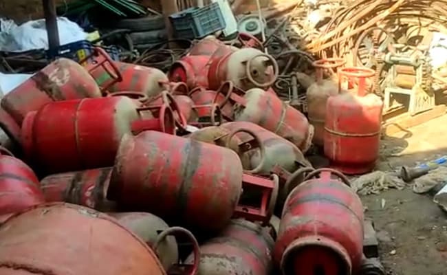 Domestic LPG Cylinder Price Hiked By Rs 50, To Cost Rs 999.50