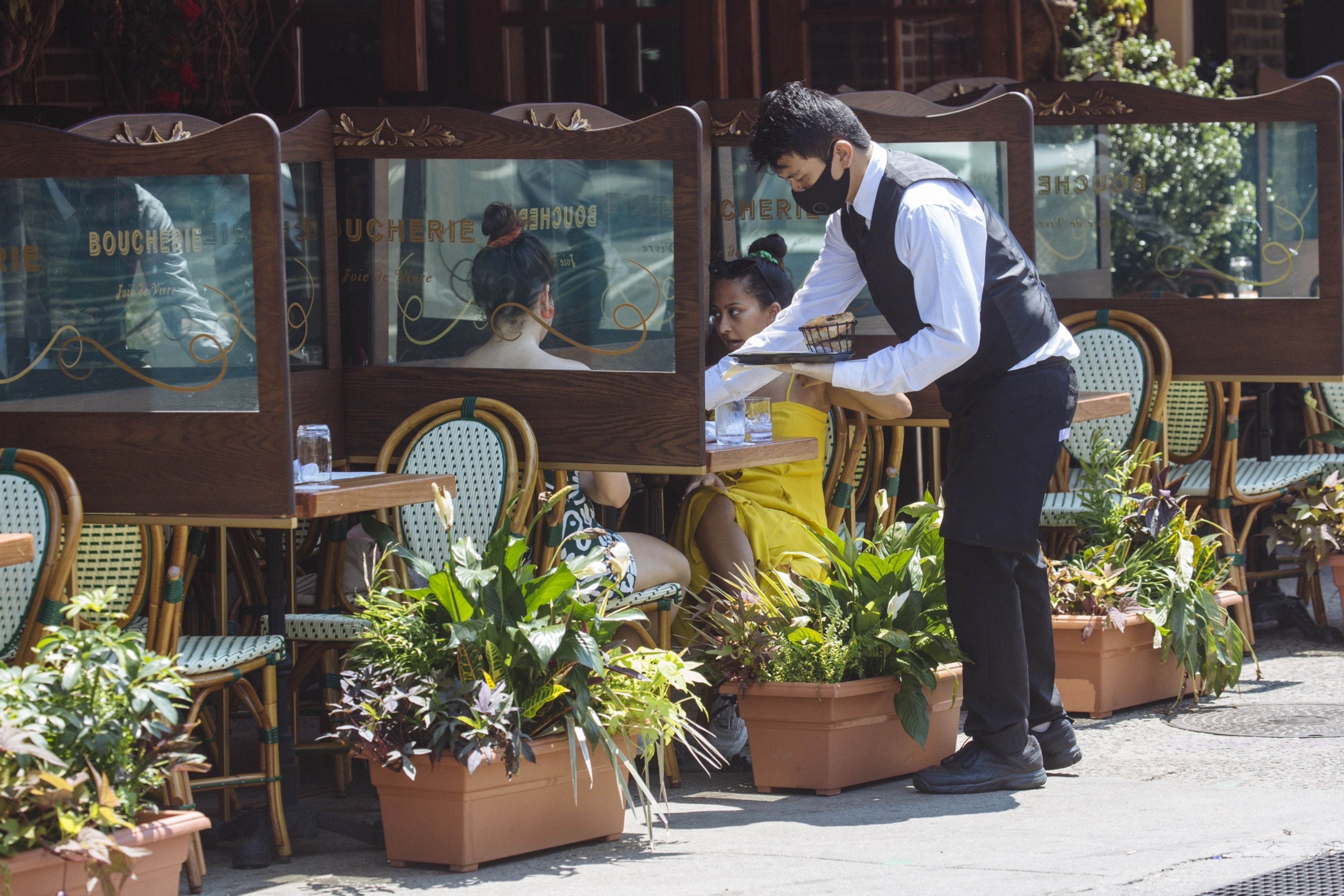 Hotels, Eateries, Bars To Start Operating From Oct. 5 In Maharashtra