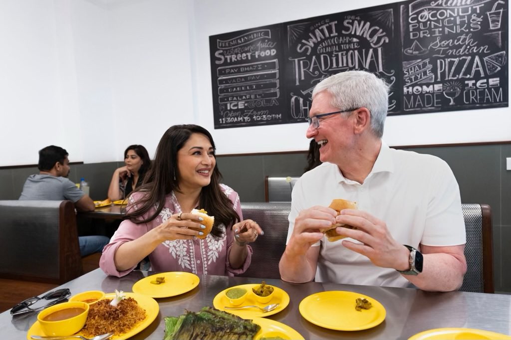 Tim Cook's Day Out: Here's What The Apple CEO Did In Mumbai On Monday 
