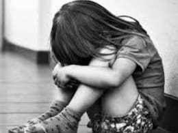 Crime News : 6 वर्षांच्या मुलीचं लैंगिक शोषण; प्रायव्हेट पार्टमध्ये रॉड टाकला, निर्भयासारखी क्रूरता