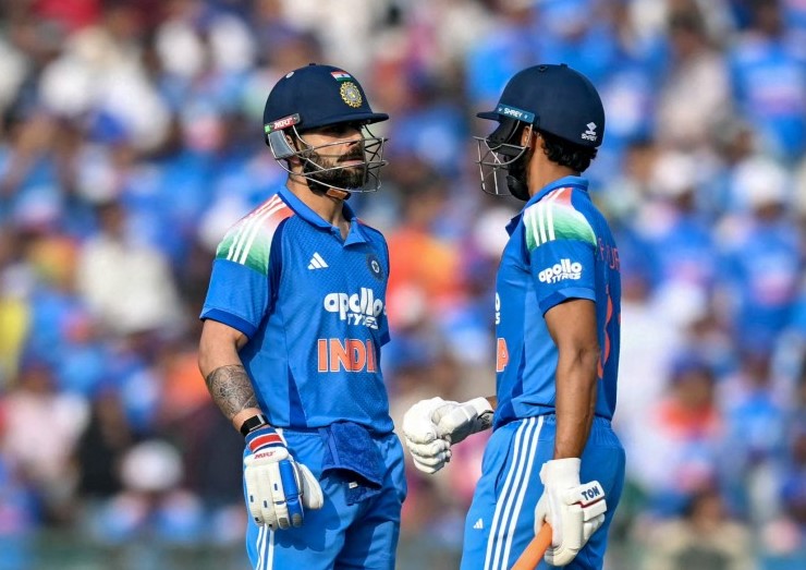 India vs South Africa Match LIVE Score: ऋतुराज गायकवाड़ ने जड़ा वनडे करियर का पहला शतक