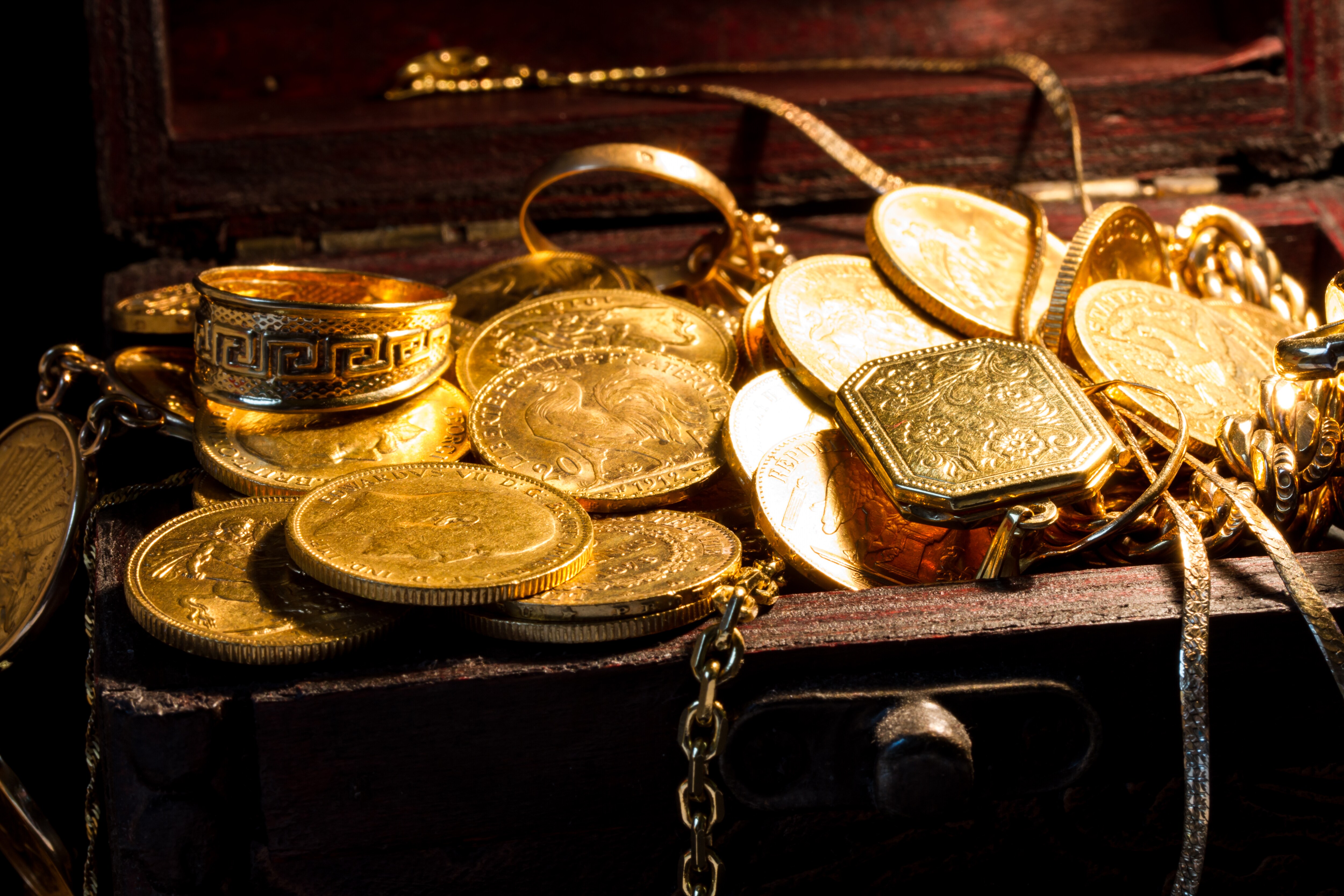 Gold Price Remains Steady At Rs 77,570, Global Rates Hold Above $2,635