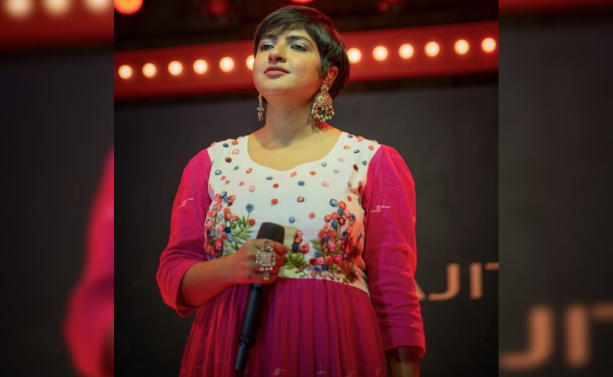 Singer Harassed While Performing 'Jago Maa'. What Is The Song All About?