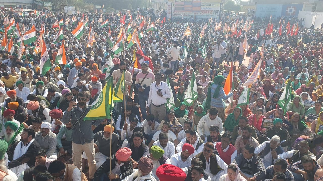 फैक्ट्री के विरोध में हुई महापंचायत फैक्ट्री के विरोध में हुई महापंचायत