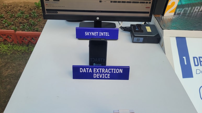 ऑपरेशन सिंदूर की सफलता... भारतीय सेना ने मार गिराए तुर्किये-मेड पाकिस्तानी ड्रोन को प्रदर्शनी में लगाया