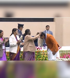 Vaibhav Suryavanshi Receives Pradhan Mantri Rashtriya Bal Puraskar From President Droupadi Murmu, BCCI Congratulates