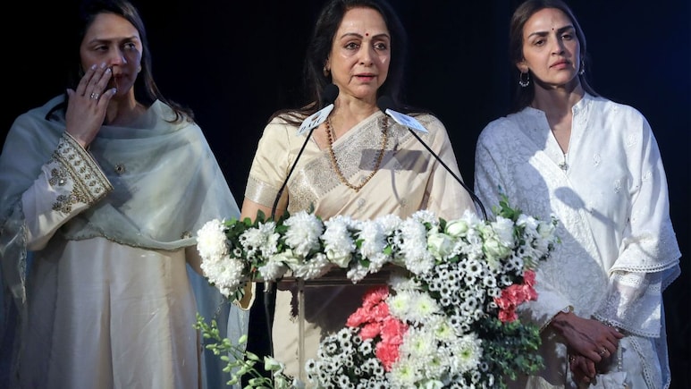 Dharmendra: "धर्मेंद्र यांचं एक स्वप्न अपूर्णच राहिलं", श्रद्धांजली सभेत बोलताना हेमा मालिनींना अश्रू अनावर