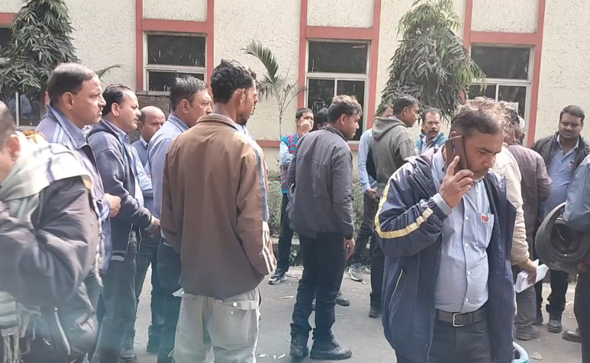 Hindalco ने 100 से अधिक ठेका कर्मियों को बिना नोटिस के निकाला; छंटनी को लेकर लगे ये आरोप