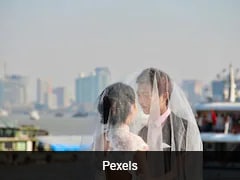 Chinese Woman Marries Man Who Saved Her From Earthquake Rubble