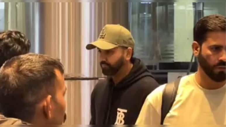 जयपुर पहुंचे क्रिकेटर रोहित और अभ&zwj;िषेक शर्मा, कल खेलेंगे व&zwj;िजय हजारे ट्रॉफी