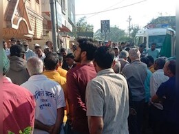 बेटे ने माता-पिता को बेरहमी से मौत के घाट उतारा, पुलिस स्टेशन पहुंच खुद कबूल लिया जुर्म