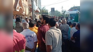 बेटे ने माता-पिता को बेरहमी से मौत के घाट उतारा, पुलिस स्टेशन पहुंच खुद कबूल लिया जुर्म