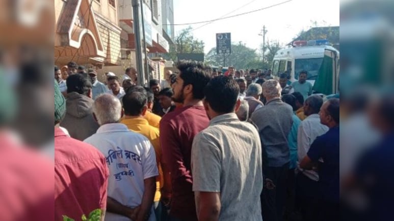 बेटे ने माता-पिता को बेरहमी से मौत के घाट उतारा, पुलिस स्टेशन पहुंच खुद कबूल लिया जुर्म