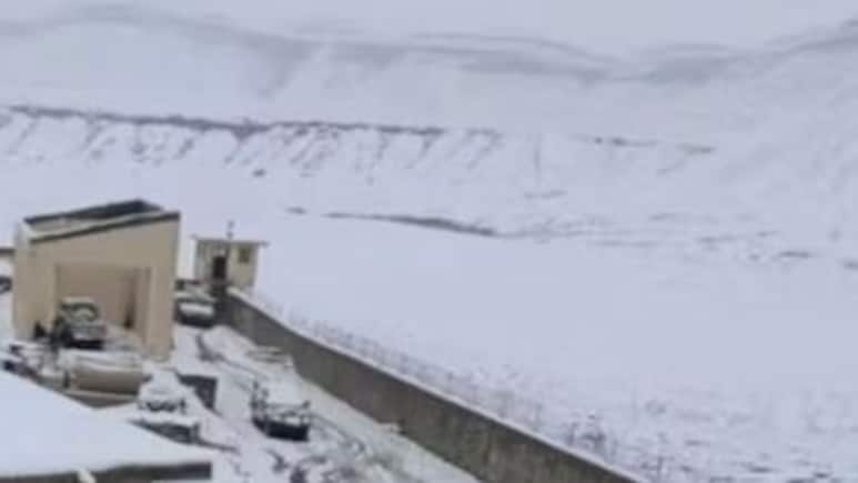 अफगानिस्तान वालों के लिए बर्फीले रास्ते बने 'डेथ जोन', ईरान बॉर्डर से रिपोर्ट