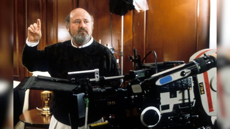 पत्नी के साथ घर में मृत पाए गए ऑस्कर नॉमिनेटेड डायरेक्टर, जांच में जुटी पुलिस