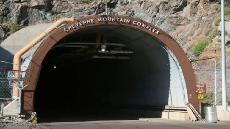 धरती के 2,400 फीट नीचे क्यों बन रहा ट्रंप का बंकर? अमेरिका कर रहा इस दिन की तैयारी