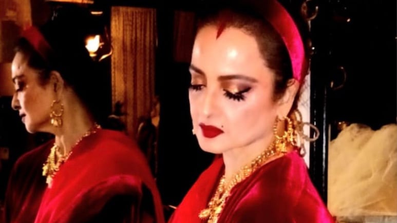 71 साल की रेखा का लाल साड़ी में क्रिसमस फोटोशूट वायरल, 9 तस्वीरें देख कहेंगे- ये तो 17 की लग रही हैं