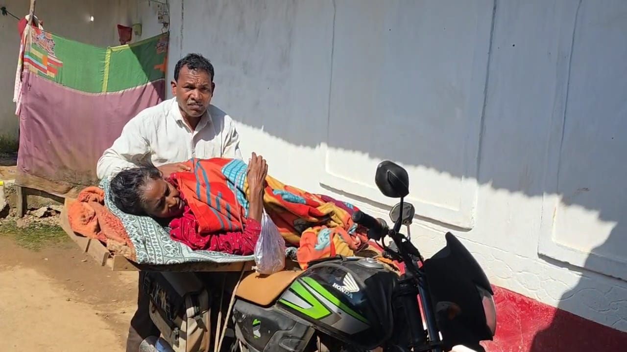 Kabirdham thyroid cancer: कवर्धा ज़िले के समलू मरकाम ने थायरॉयड कैंसर से जूझ रही पत्नी के इलाज के लिए सबकुछ कुर्बान कर दिया