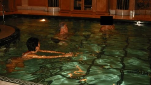 Epstein Files: हॉट टब में बिल क्लिंटन और डायरी में डोनाल्ड ट्रंप का नाम, एपस्टीन की 'डार्क फाइल' से दुनिया हैरान!