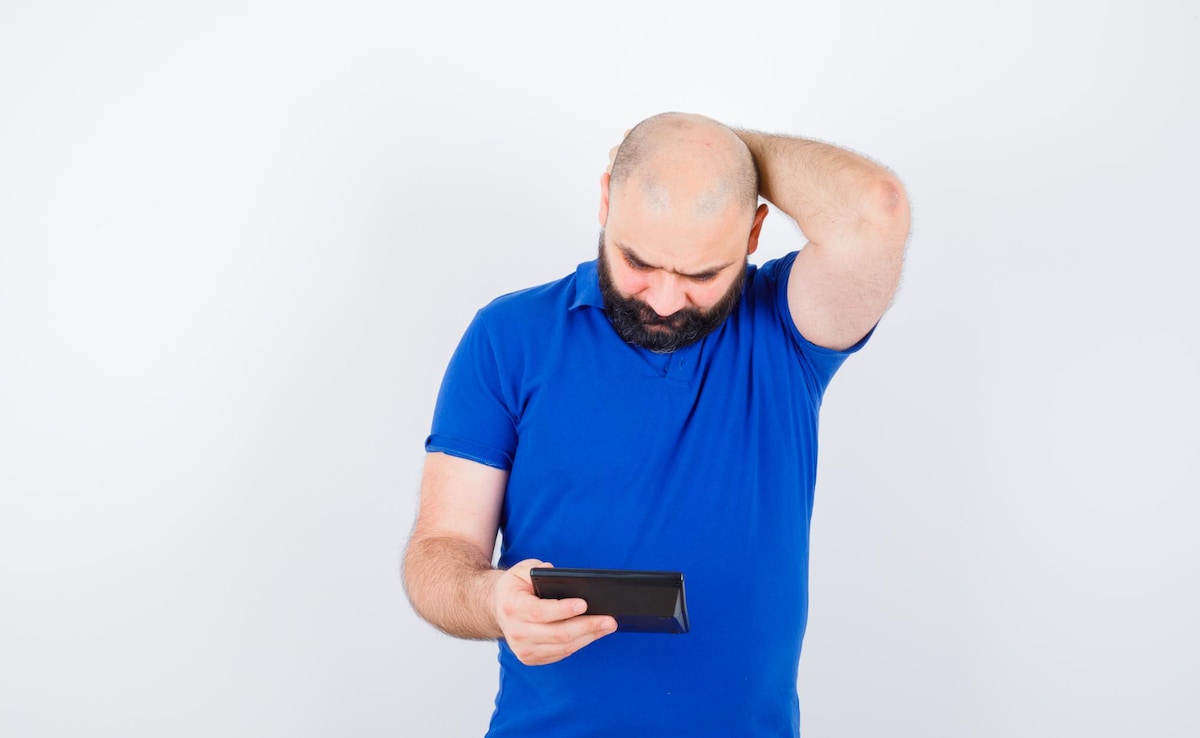 Neck And Back Pain In Your 20s? Your Smartphone Could Be The Real Culprit