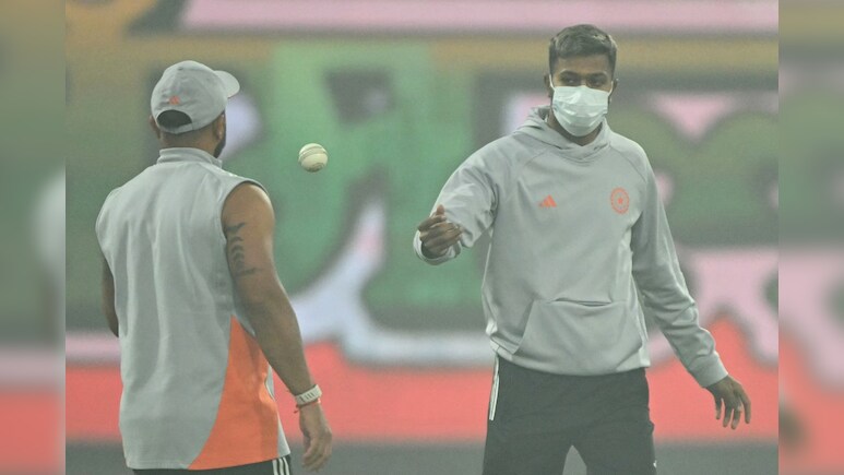 IND vs SA: मास्क पहनकर मैदान पर दिखे हार्दिक पांड्या, लखनऊ में &lsquo;फ़ॉग&rsquo; और &lsquo;प्रदूषण&rsquo; पर सांसद शशि थरूर ने किया रिएक्ट