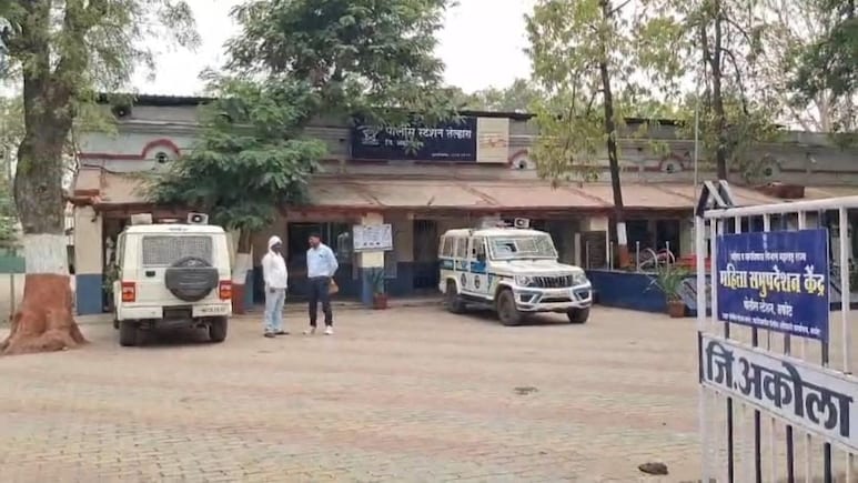 Akola News : कुणी केला गेम? निकाल जाहीर होण्यापूर्वीच उमेदवारांना आले पराभवाचे मेसेज; राजकीय वर्तुळात भूकंप!