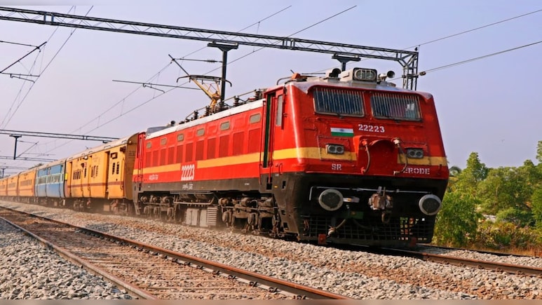 इंड‍िगो उड़ान रद्द होने के बाद रेलवे का बड़ा कदम, आज से अगले 3 दिनों में चलाएगा 89 विशेष ट्रेनें