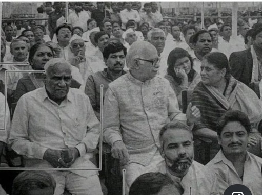 30 साल पुराना किस्सा... दिग्विजय सिंह ने नरेंद्र मोदी और आडवाणी की जिस तस्वीर से मचाई हलचल, जानिए उसकी कहानी