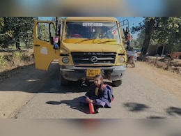 स्कूल वैन नहीं आई तो बच्ची ने कर दिया सड़क जाम! बैतूल में कक्षा पांच की छात्रा का अनोखा विरोध
